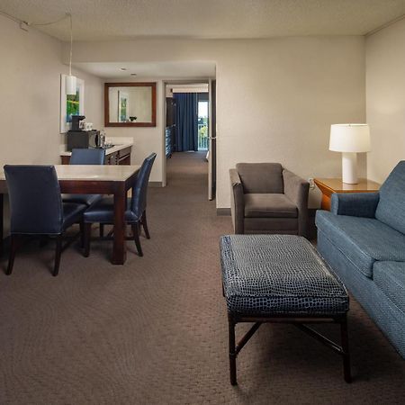 Sheraton Suites Fort Lauderdale At Cypress Creek Екстериор снимка