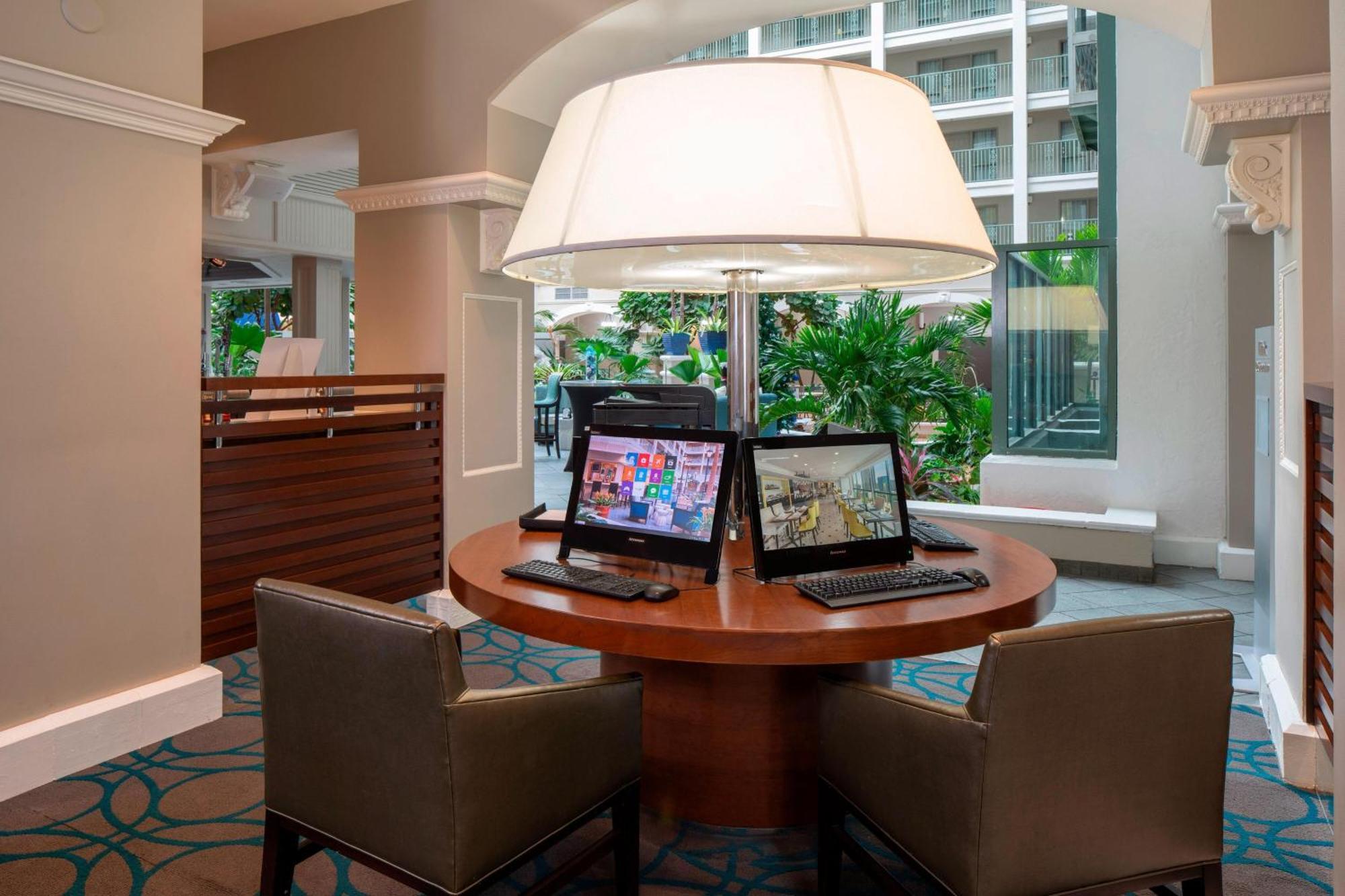 Sheraton Suites Fort Lauderdale At Cypress Creek Екстериор снимка