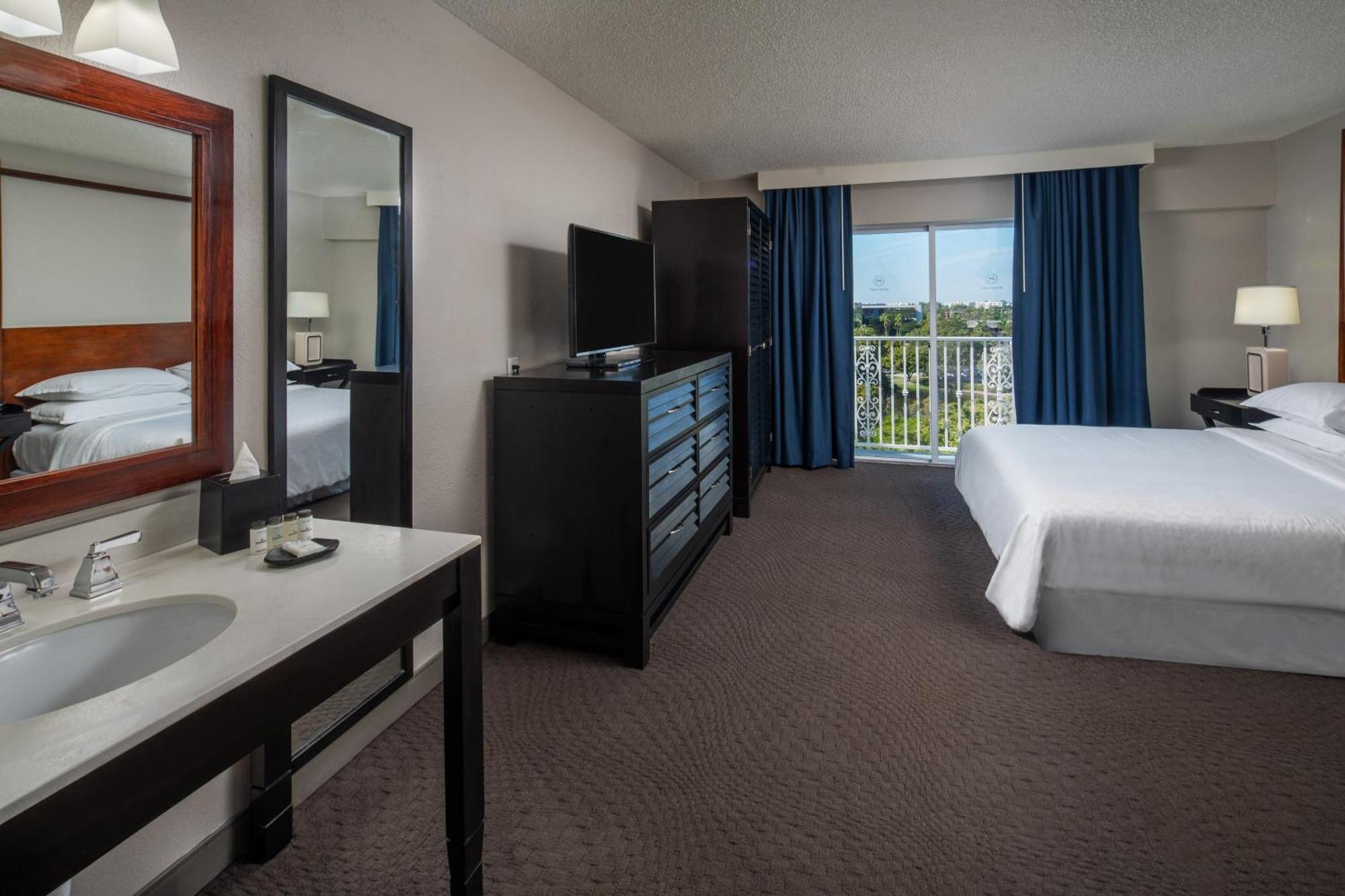 Sheraton Suites Fort Lauderdale At Cypress Creek Екстериор снимка