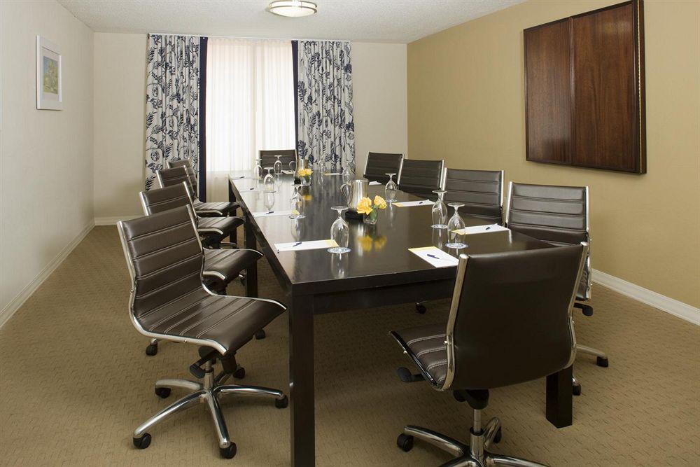 Sheraton Suites Fort Lauderdale At Cypress Creek Екстериор снимка